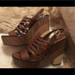 Vince Camuto VC-ONIA heels NWT. Gorgeous!